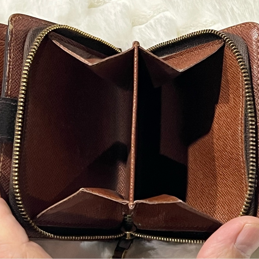 Louis Vuitton Compact Zippy Monogram Bifold Wallet - Picture 7 of 16